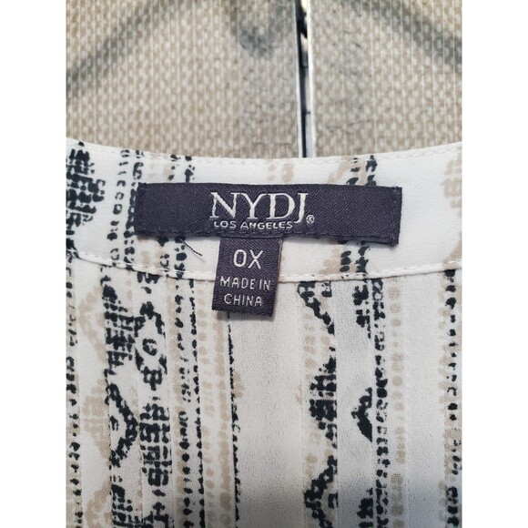 NYDJ Diamond Print Pleated Back Button-Up Blouse Size 0X - Picture 3 of 7